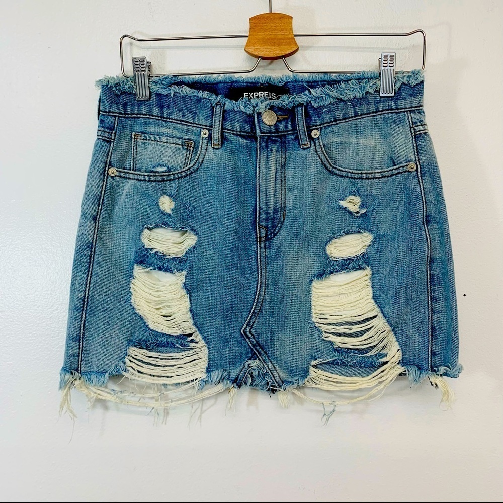 Express Y2K Denim Mini Skirt  4 Distressed  Frayed Hem Pockets 100% Cotton Beach